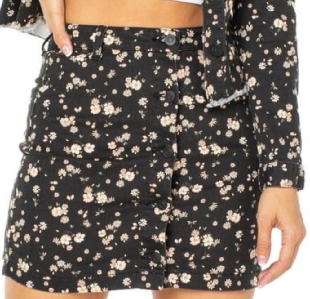 Celebrity Pink Black Floral Denim Skirt Women’s Large – Button Front 99/1